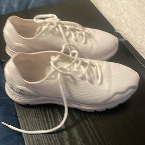 like new Under Armor shoes